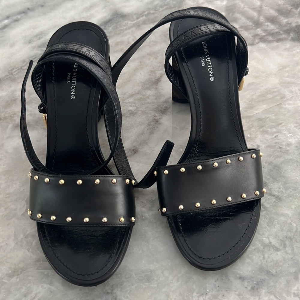 Louis Vuitton heels. Worn once and in prestine condition. Size 37. Beauties!! - Picture 3 of 7